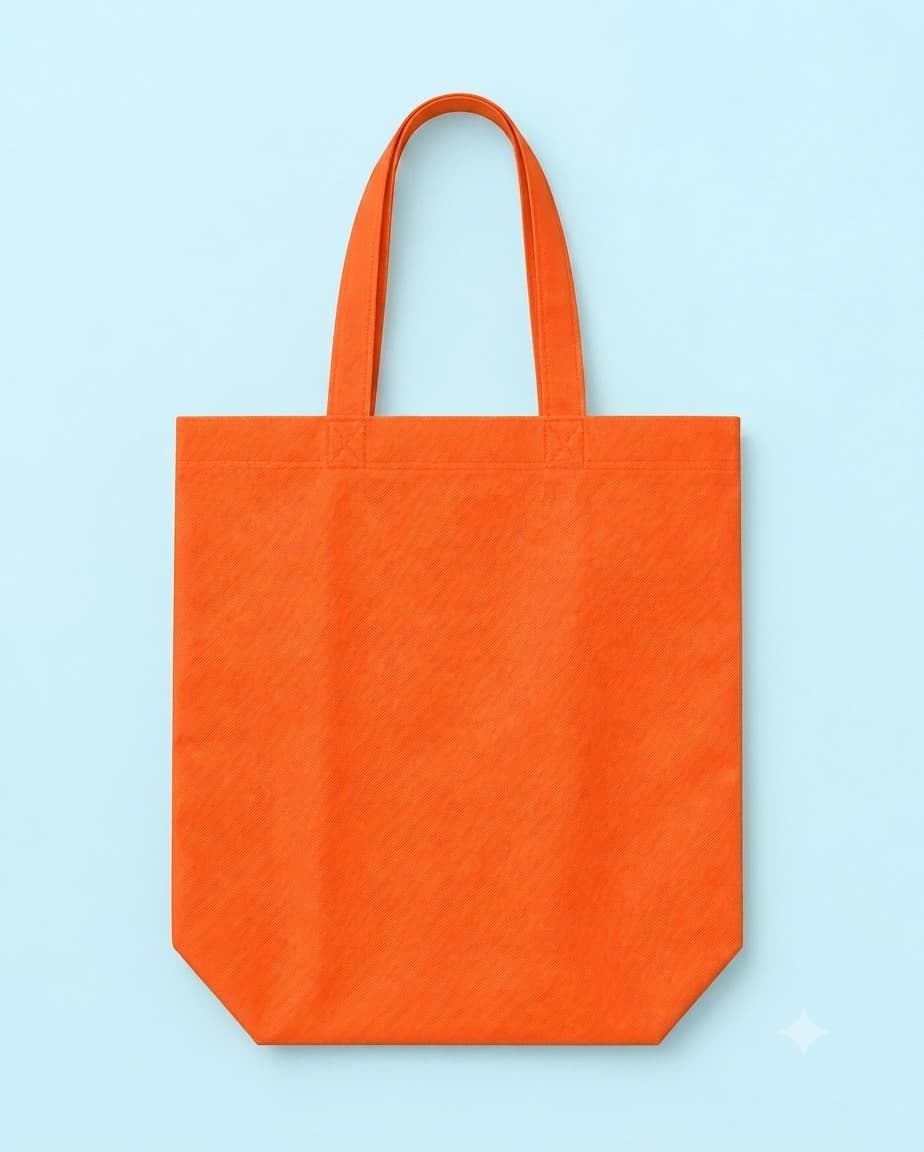 Bolsa TNT naranja 25x30x8 cm impresa con logo de cliente — muestra real